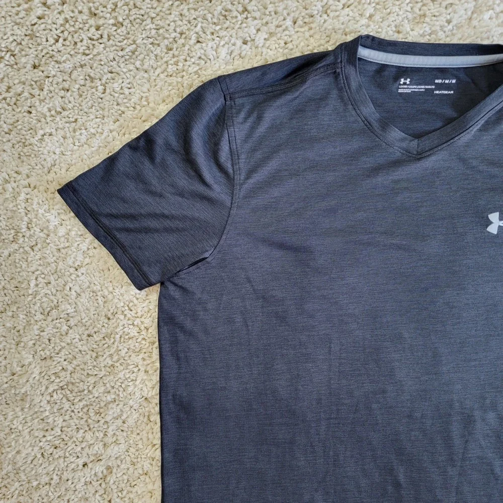 Under Armour Mens V-Neck T-Shirt HeatGear Gray Loose Fit Size Medium - Picture 3 of 9
